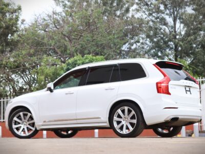 2019 Volvo XC90 T8 Plug-in Hybrid – Luxury, Power & Sustainability 🔋🚙