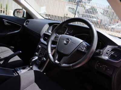 2018 Volvo V40 T2 – Stylish, Compact & Efficient 🚗✨