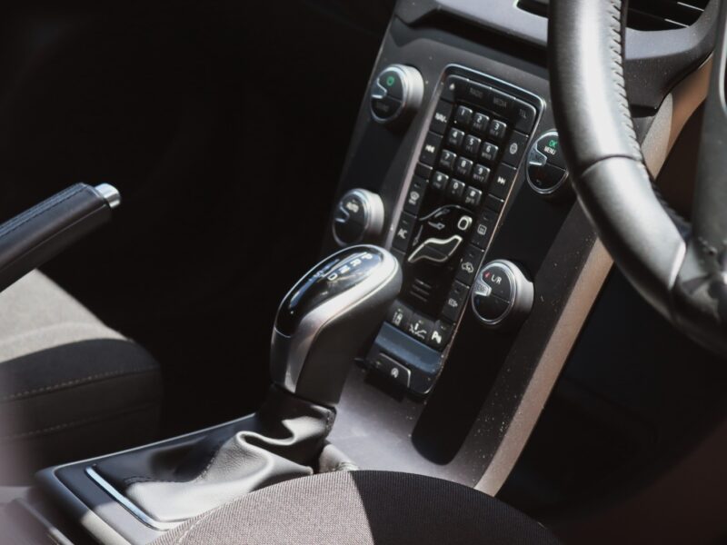 2018 Volvo V40 T2 – Stylish, Compact & Efficient 🚗✨