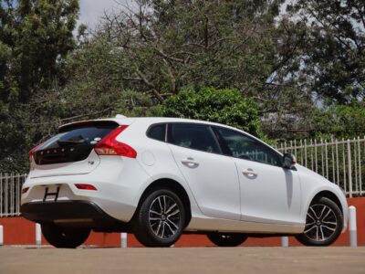 2018 Volvo V40 T2 – Stylish, Compact & Efficient 🚗✨
