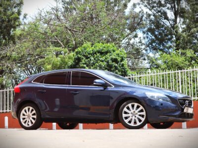 2016 Volvo V40 T4 – Sleek Hatchback with Turbo Power 🚗💨