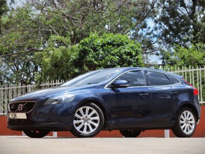 2016 Volvo V40 T4 – Sleek Hatchback with Turbo Power 🚗💨