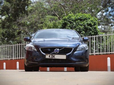 2016 Volvo V40 T4 – Sleek Hatchback with Turbo Power 🚗💨
