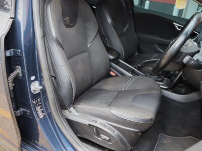 2016 Volvo V40 T4 – Sleek Hatchback with Turbo Power 🚗💨