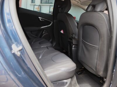 2016 Volvo V40 T4 – Sleek Hatchback with Turbo Power 🚗💨