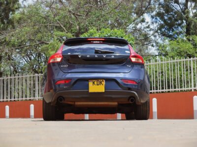 2016 Volvo V40 T4 – Sleek Hatchback with Turbo Power 🚗💨