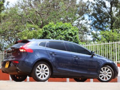 2016 Volvo V40 T4 – Sleek Hatchback with Turbo Power 🚗💨