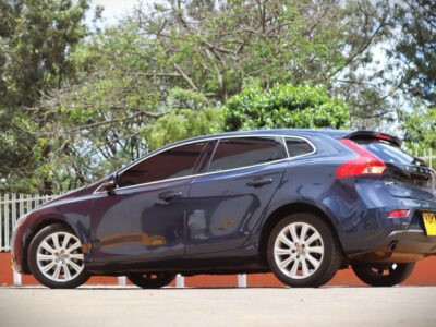 2016 Volvo V40 T4 – Sleek Hatchback with Turbo Power 🚗💨