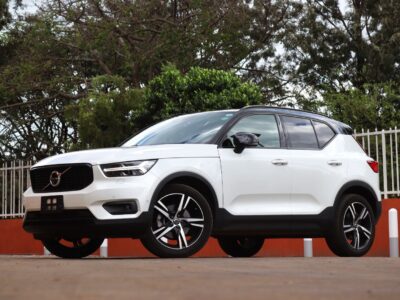2018 Volvo XC40 R-Design – Compact Luxury SUV for Urban Driving 🚗✨