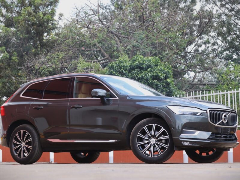 🌿 2018 Volvo XC60 T5 Inscription – Luxury Green SUV