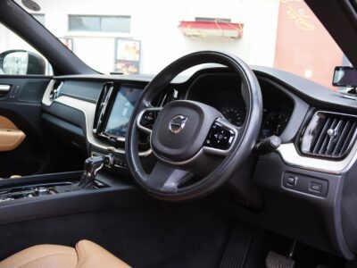 🌿 2018 Volvo XC60 T5 Inscription – Luxury Green SUV