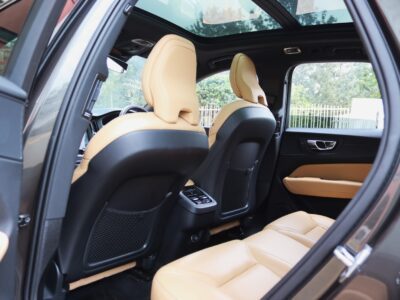 🌿 2018 Volvo XC60 T5 Inscription – Luxury Green SUV