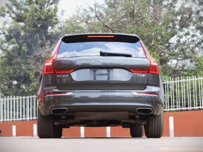 🌿 2018 Volvo XC60 T5 Inscription – Luxury Green SUV