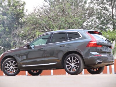 🌿 2018 Volvo XC60 T5 Inscription – Luxury Green SUV