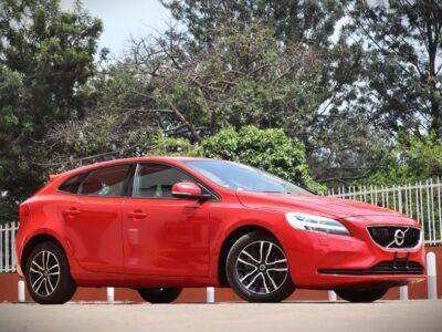 🚗 2018 Volvo V40 T3 - Sleek, Safe & Turbocharged