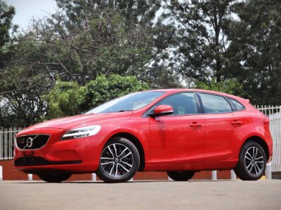 🚗 2018 Volvo V40 T3 - Sleek, Safe & Turbocharged