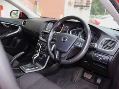 🚗 2018 Volvo V40 T3 - Sleek, Safe & Turbocharged