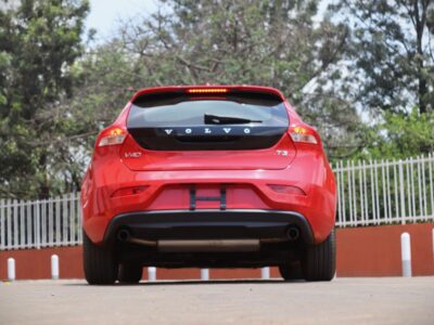 🚗 2018 Volvo V40 T3 - Sleek, Safe & Turbocharged