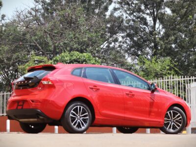 🚗 2018 Volvo V40 T3 - Sleek, Safe & Turbocharged