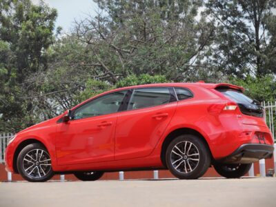 🚗 2018 Volvo V40 T3 - Sleek, Safe & Turbocharged