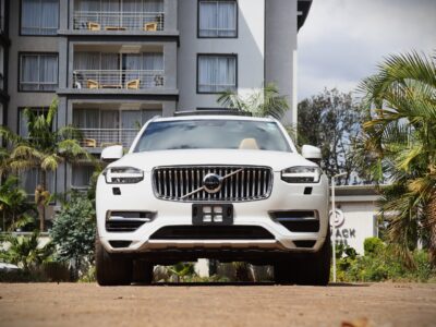 2018 Volvo XC90 T8 Inscription Plug-In Hybrid with Sunroof – Luxury & Power Combined