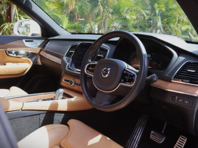 2018 Volvo XC90 T8 Inscription Plug-In Hybrid with Sunroof – Luxury & Power Combined