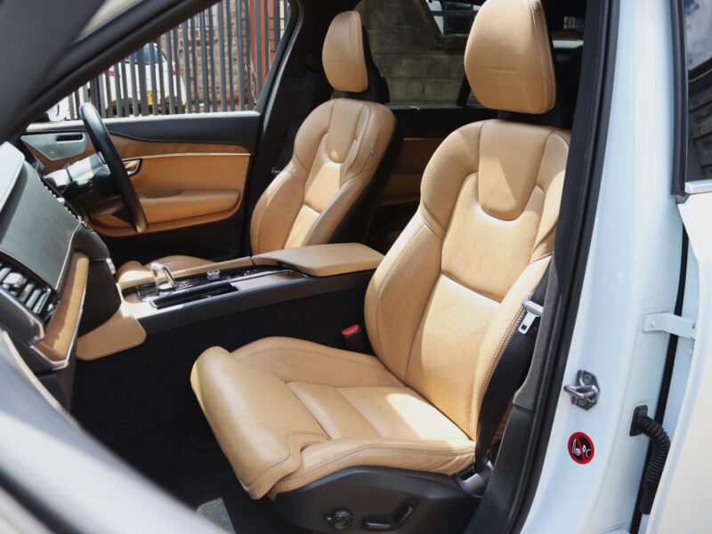 2018 Volvo XC90 T8 Inscription Plug-In Hybrid with Sunroof – Luxury & Power Combined