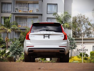 2018 Volvo XC90 T8 Inscription Plug-In Hybrid with Sunroof – Luxury & Power Combined