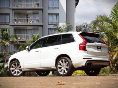 2018 Volvo XC90 T8 Inscription Plug-In Hybrid with Sunroof – Luxury & Power Combined