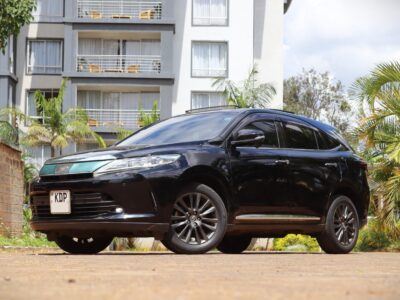 🚗 2017 Toyota Harrier Black – Sleek, Spacious, and Reliable