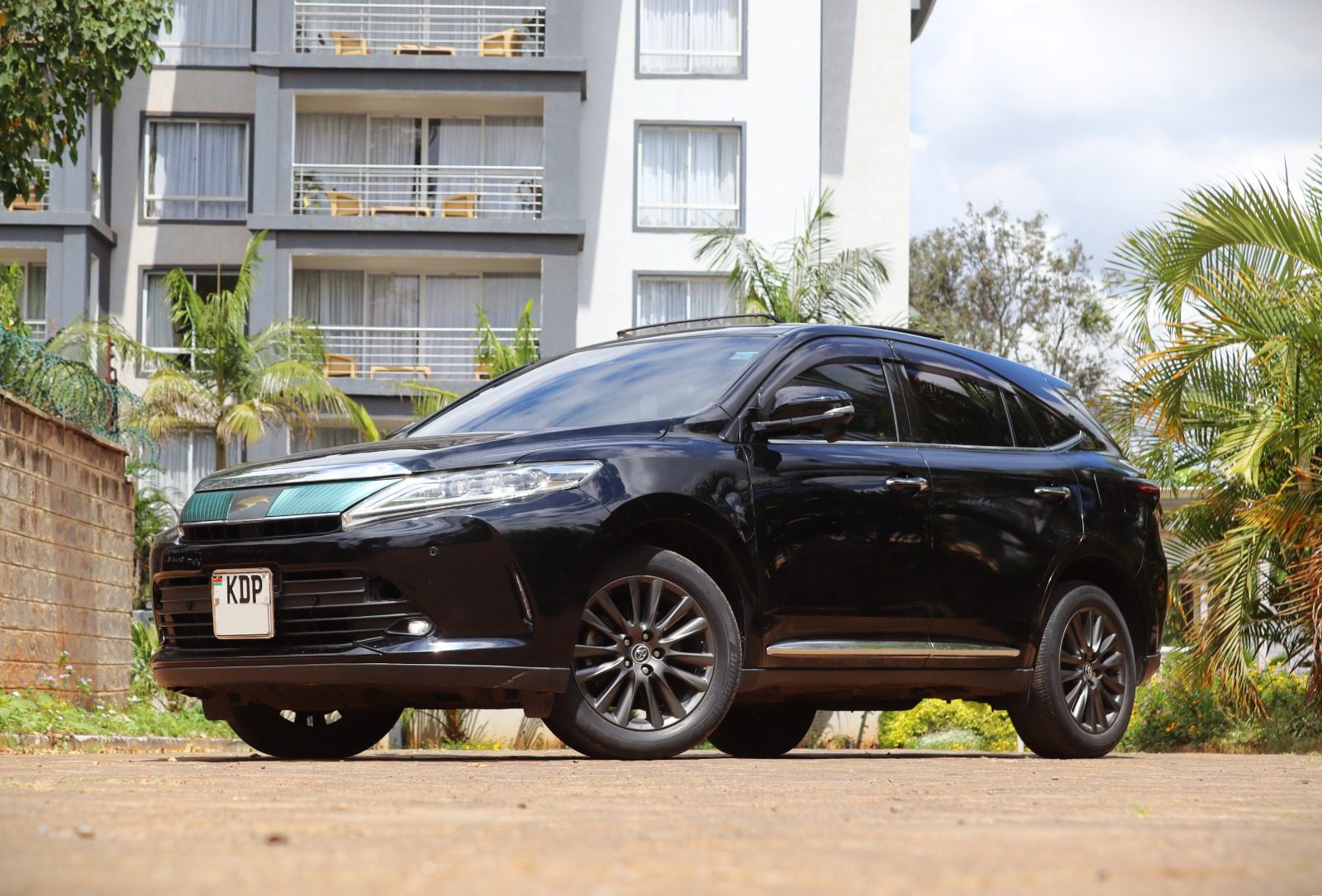 ? 2017 Toyota Harrier Black – Sleek, Spacious, and Reliable 