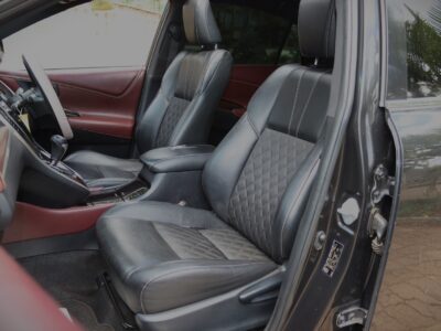 🚙 2013 Toyota Harrier – Premium Comfort & Reliability