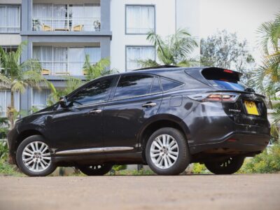 🚙 2013 Toyota Harrier – Premium Comfort & Reliability