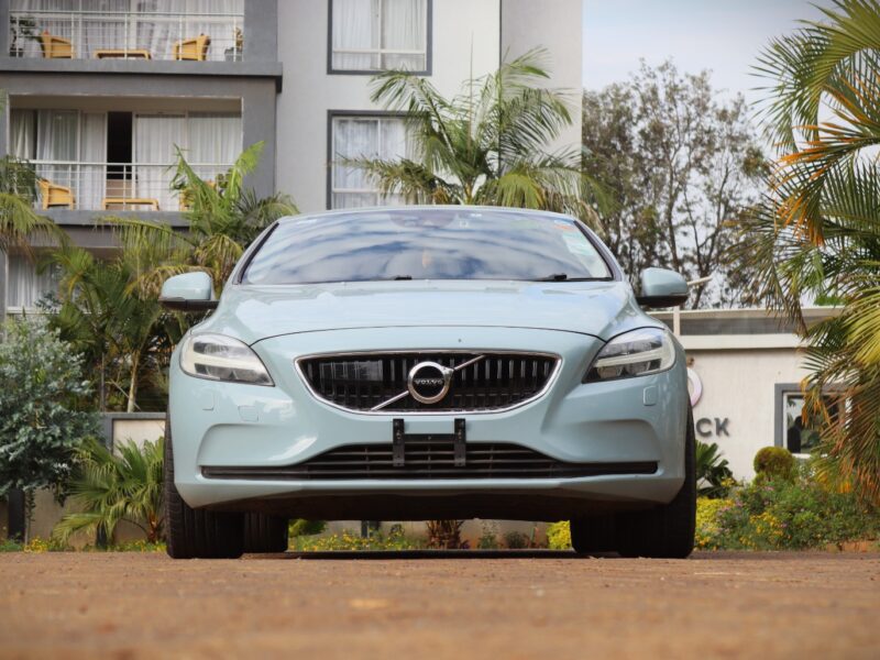 2016 Volvo V40 D4 – Teal Elegance Meets Turbo Diesel Power 🌟