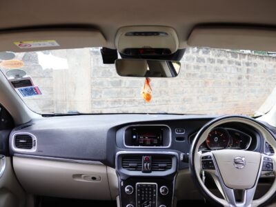 2016 Volvo V40 D4 – Teal Elegance Meets Turbo Diesel Power 🌟