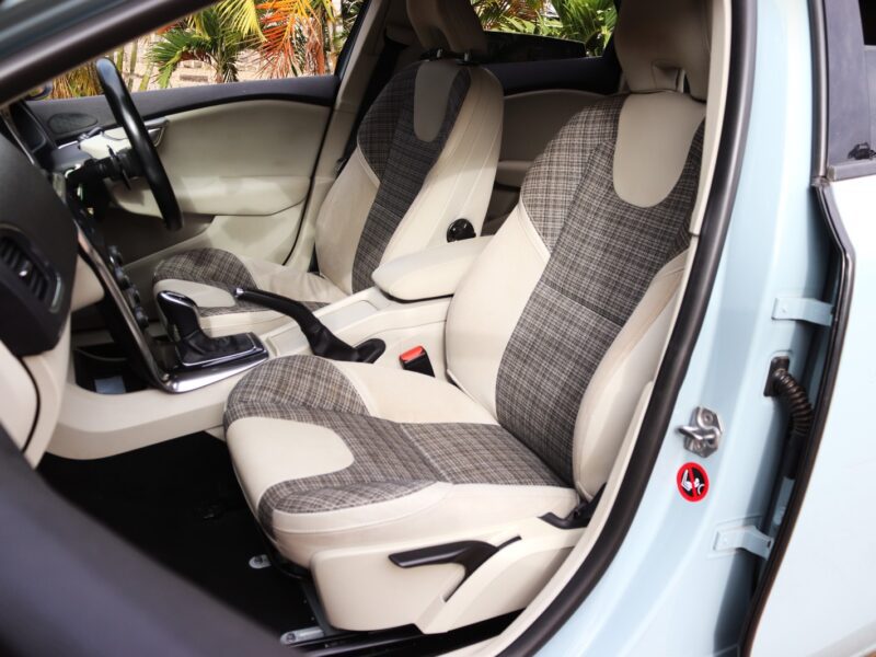 2016 Volvo V40 D4 – Teal Elegance Meets Turbo Diesel Power 🌟