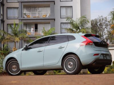 2016 Volvo V40 D4 – Teal Elegance Meets Turbo Diesel Power 🌟