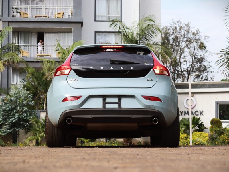 2016 Volvo V40 D4 – Teal Elegance Meets Turbo Diesel Power 🌟