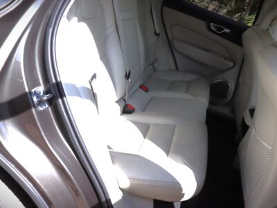 2018 Volvo XC60 D4 – Elegant Green Edition 🌿