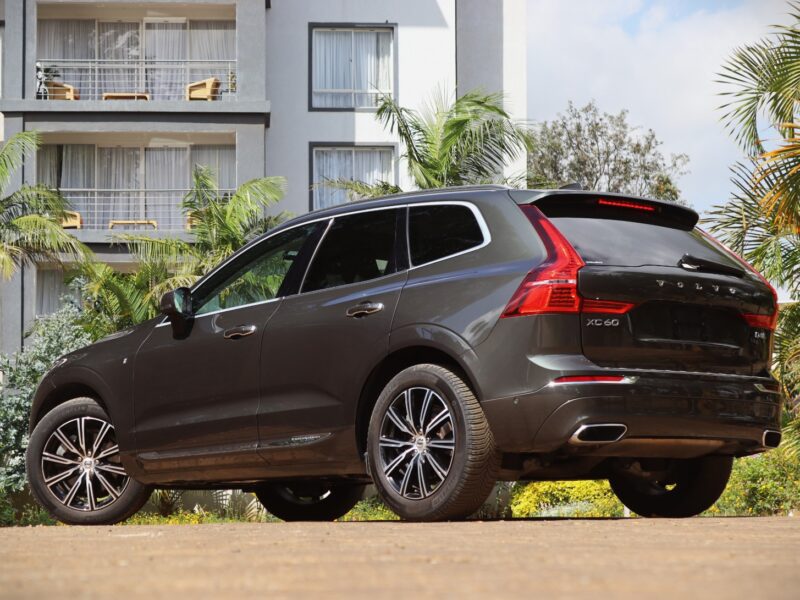 2018 Volvo XC60 D4 – Elegant Green Edition 🌿
