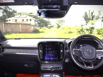 2018 Volvo XC40 R-Design with Sunroof – A Bold Statement of Luxury and Performance 🌟🚘