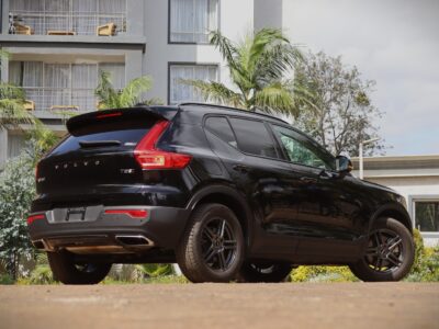 2018 Volvo XC40 R-Design with Sunroof – A Bold Statement of Luxury and Performance 🌟🚘