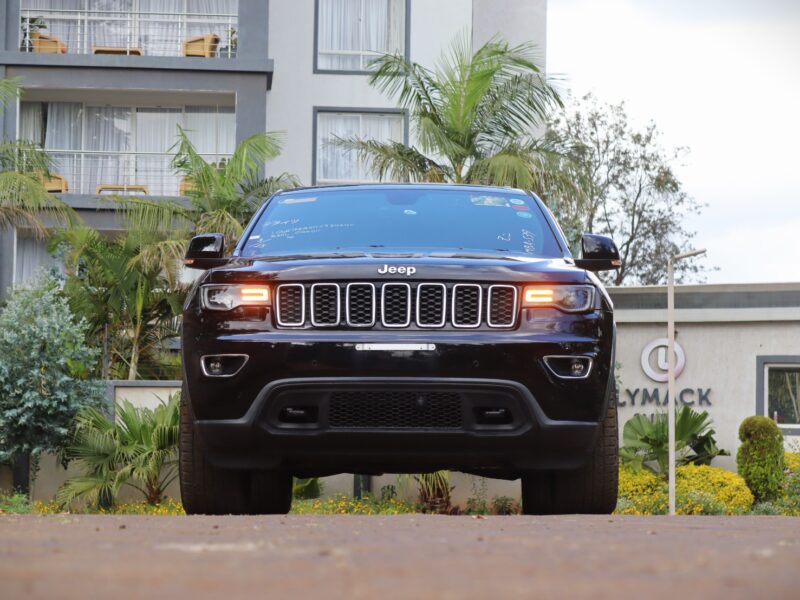 2018 Jeep Grand Cherokee Laredo – Bold, Rugged, and Refined 💪🌍