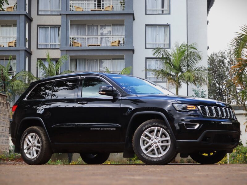 2018 Jeep Grand Cherokee Laredo – Bold, Rugged, and Refined 💪🌍