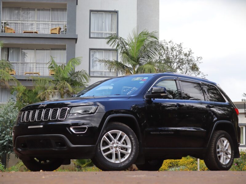 2018 Jeep Grand Cherokee Laredo – Bold, Rugged, and Refined 💪🌍