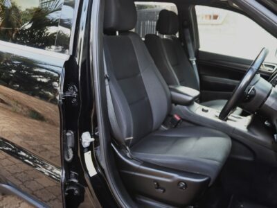 2018 Jeep Grand Cherokee Laredo – Bold, Rugged, and Refined 💪🌍