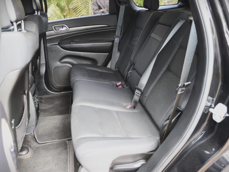 2018 Jeep Grand Cherokee Laredo – Bold, Rugged, and Refined 💪🌍