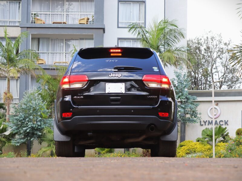 2018 Jeep Grand Cherokee Laredo – Bold, Rugged, and Refined 💪🌍