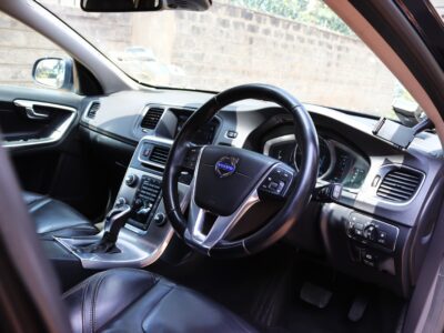 2013 Volvo V60 T4 – Sleek Scandinavian Wagon for the Modern Driver 🇸🇪🚗