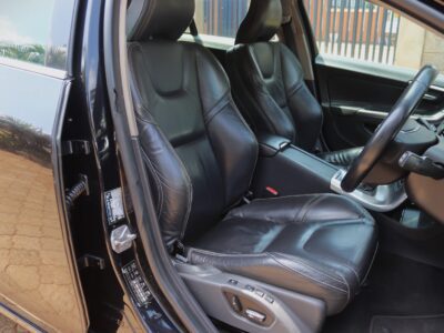 2013 Volvo V60 T4 – Sleek Scandinavian Wagon for the Modern Driver 🇸🇪🚗